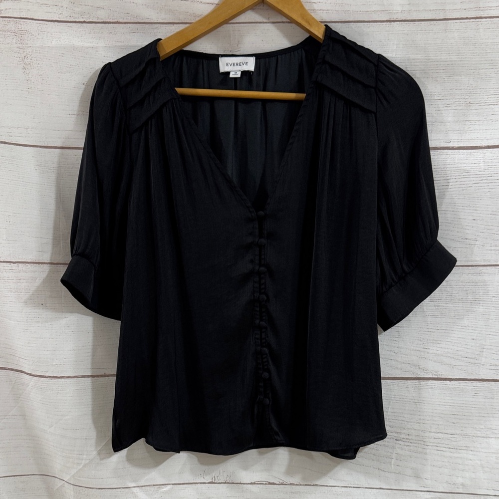 Women's Evereve Black V-Neck Button-Front short sleeve Blouse Medium